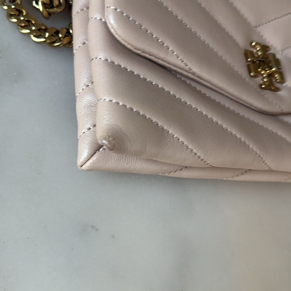 Tory Burch Kira Chevron Quilted Leather Chain Crossbody Bag Desert Dune - Picture 14 of 16